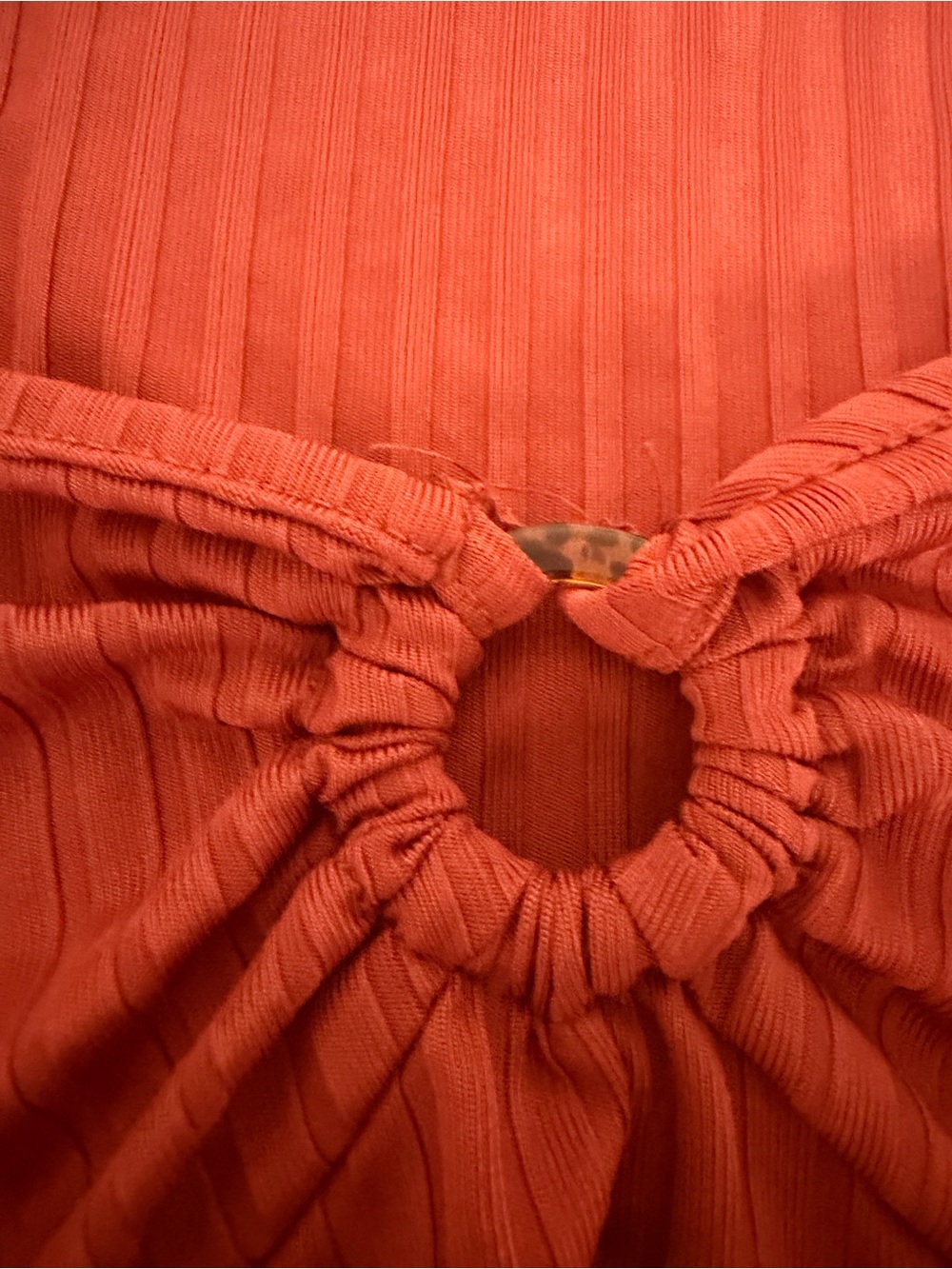love J Rust Ring-Detail Ribbed Crop Top - Picture 3 of 4